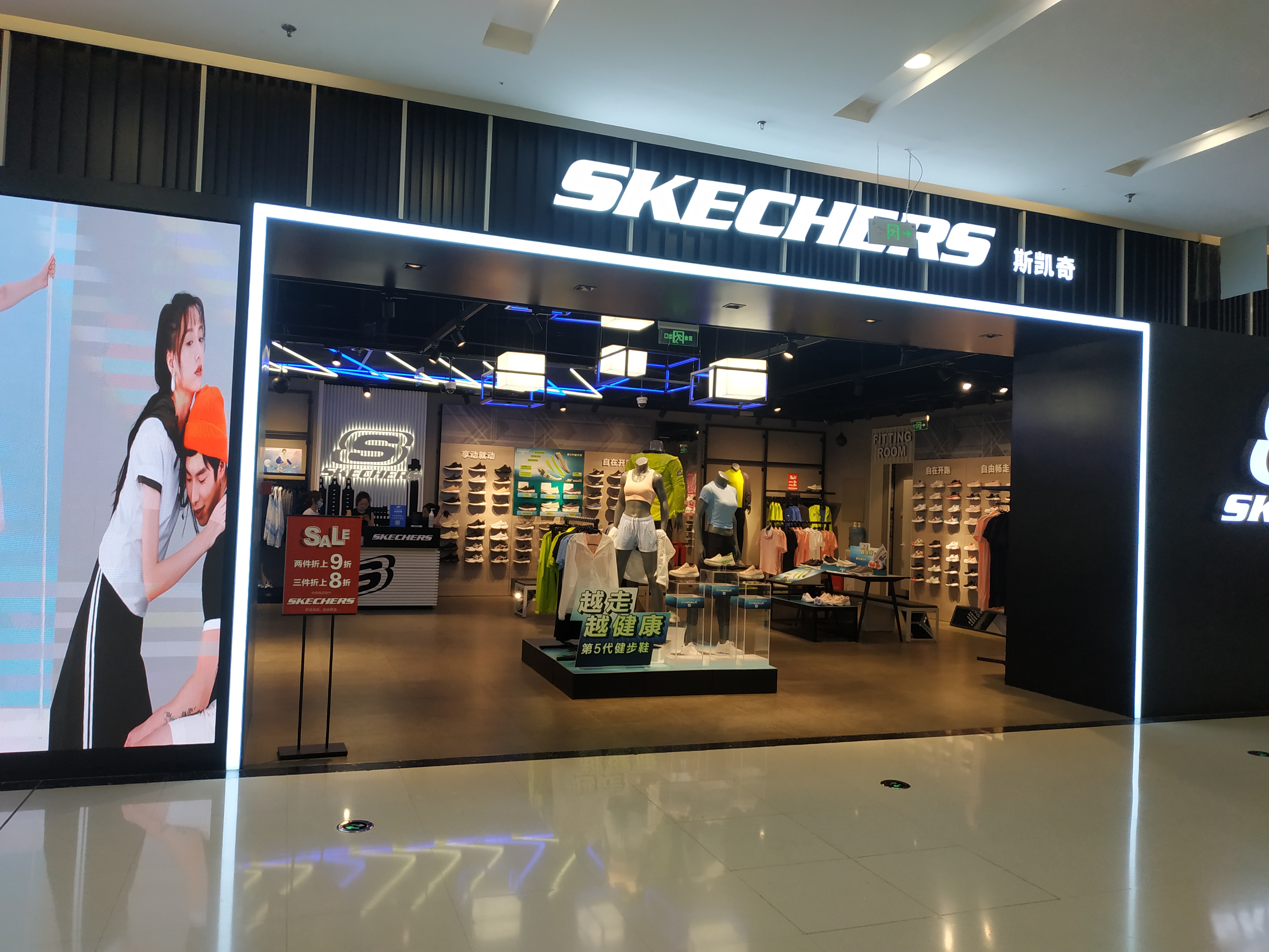 萬達(dá)廣場(chǎng)斯凱奇店鋪空調(diào)安裝